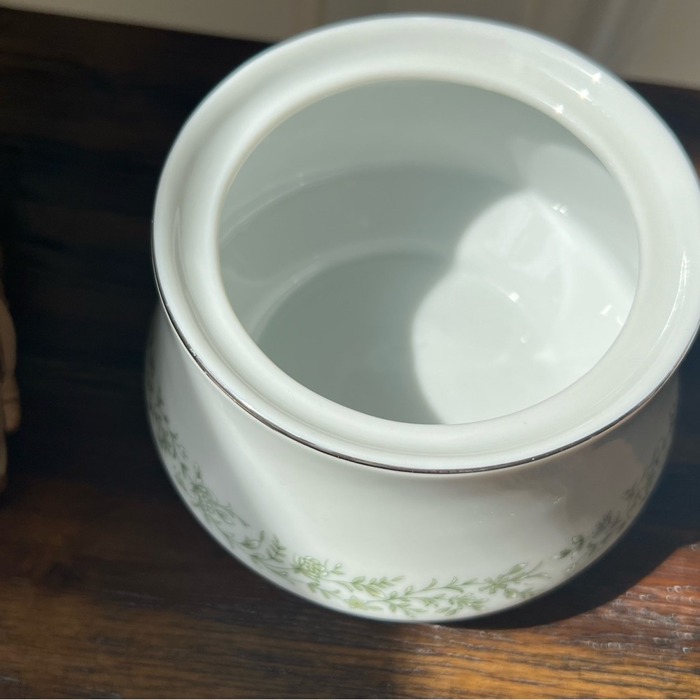 Mikasa Montclair Porcelain covered sugar/ candy dish - Picture 3 of 3